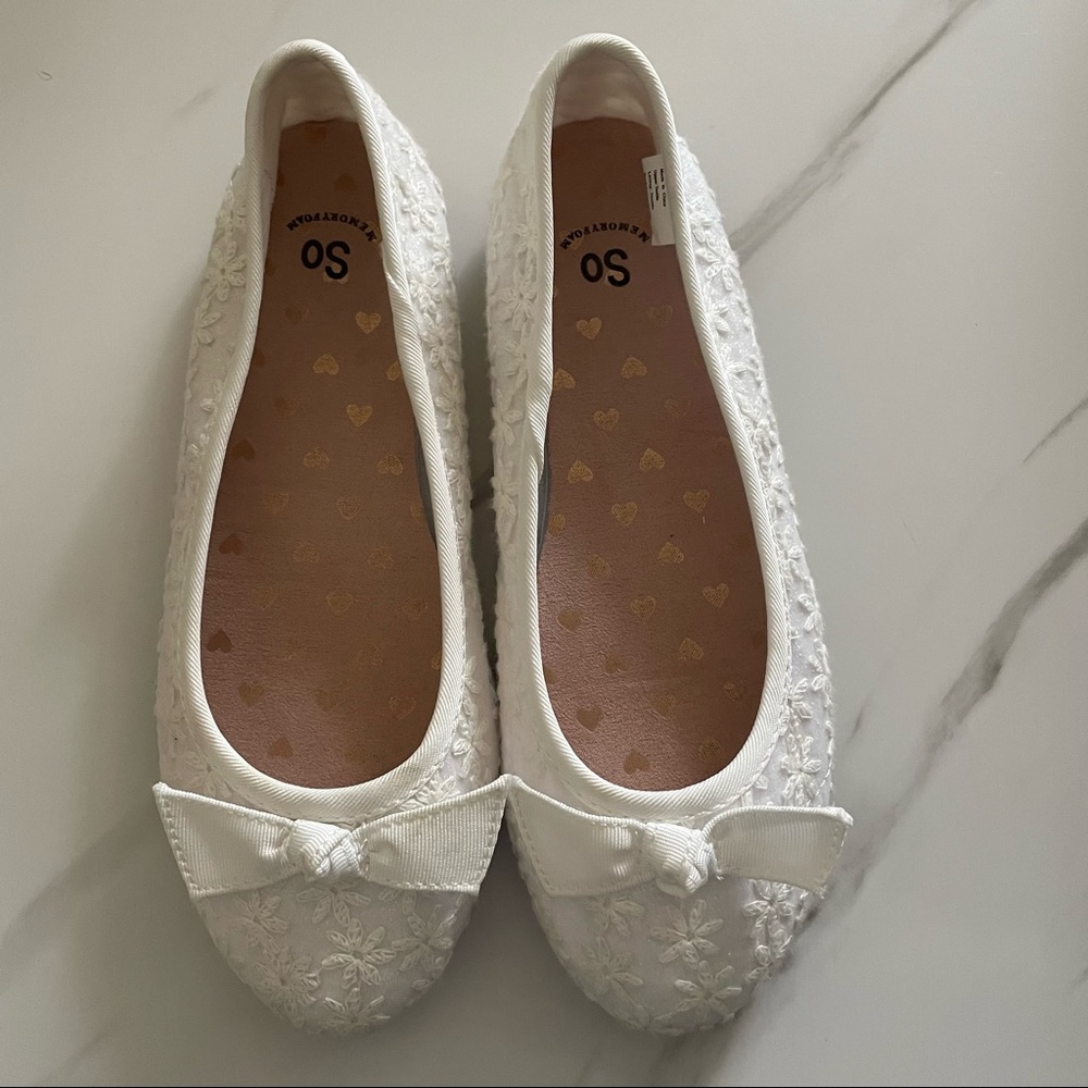 Girls memory foam white shoes
